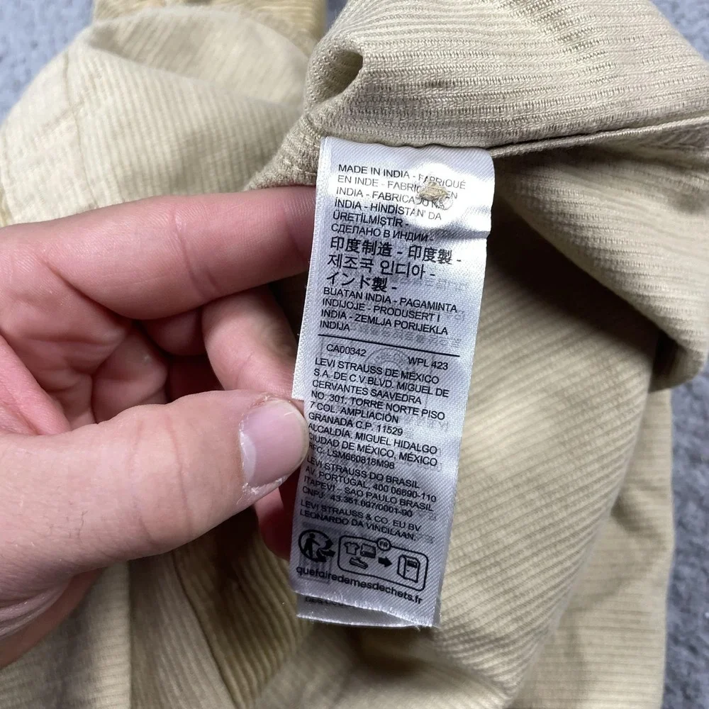 Levi's Shirt Mens Small Beige Corduroy Worker Relaxed Button‎ Front Long Sleeve